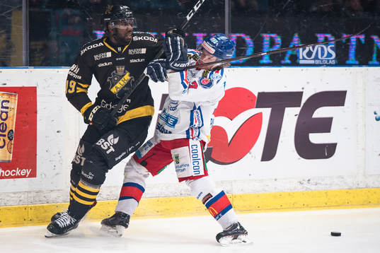 s Daniel Muzito-Bagenda och Oskarshamns Isak Pantzare
