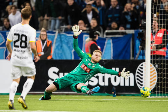 Häckens målvakt Peter Abrahamsson släpper in 2-1