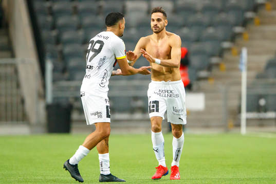 Häckens Ahmed Yasin och Mervan Celik jublar