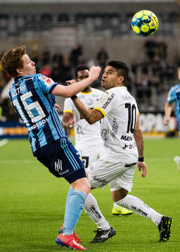 Djurgårdens Aslak Witry och Häckens Paulinho