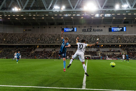 Djurgårdens Aslak Witry och Häckens Paulinho