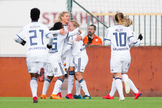 Djurgårdens Olivia Schough jublar med lagkamrater