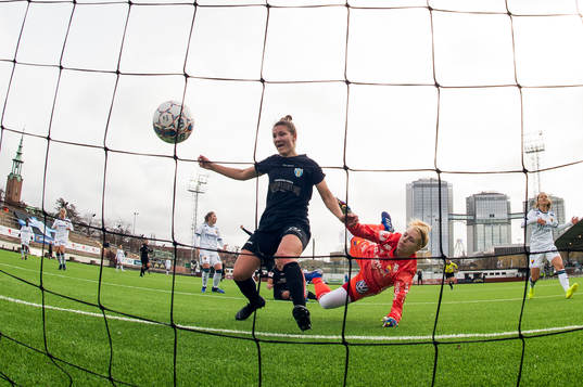 Göteborgs Natalia Kuikka  kvitterar till 1-1 bakom