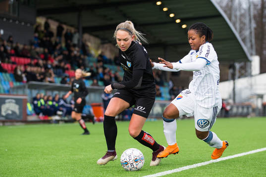 Göteborgs Elin Rubensson mot Djurgårdens Ogonna Chukwudi