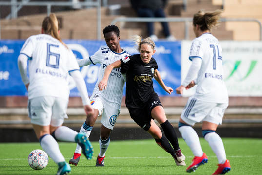 Djurgårdens Ogonna Chukwudi och Göteborgs Elin Rubensson
