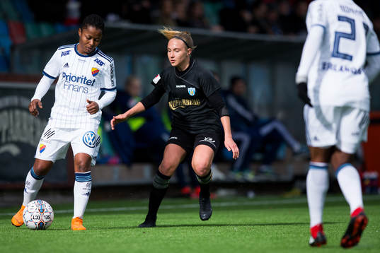Djurgårdens Ogonna Chukwudi mot Göteborgs Emma Koivisto