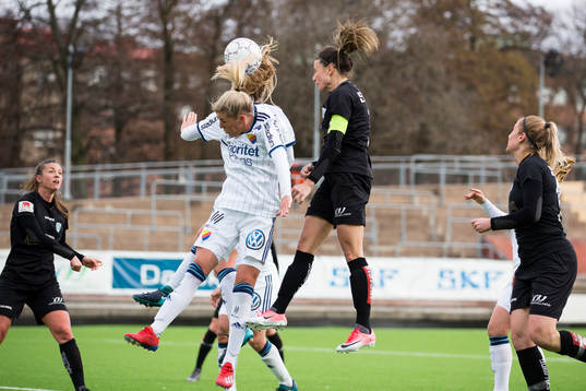 Djurgårdens Olivia Schough och Göteborgs Beata Kollmats