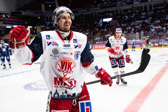 Västerviks Alexander Lindqvist Hansen jublar