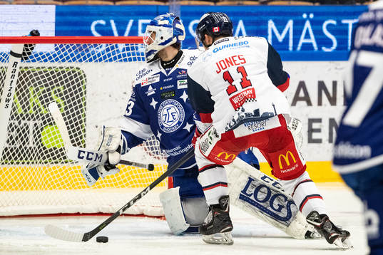Leksands målvakt Axel Brage och Västerviks Kellen Jones