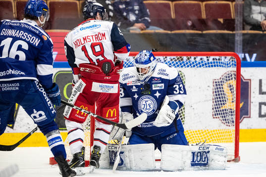 Leksands målvakt Axel Brage och Västerviks Jens Holmström