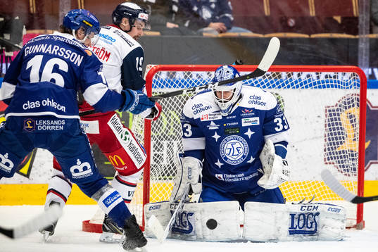 Leksands målvakt Axel Brage och Västerviks Jens Holmström