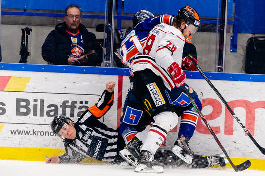 Domare Tobias Björk faller
