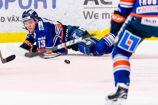 Växjös Julius Junttila faller