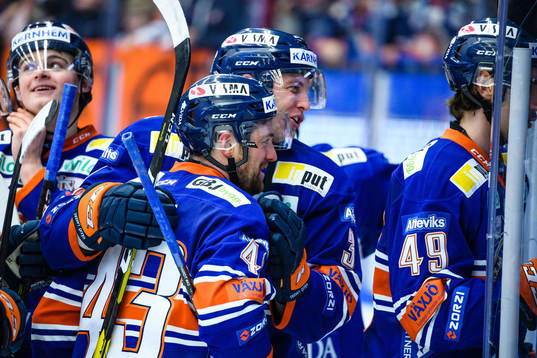 Växjös spelare jublar