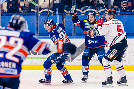 Växjös Filip Cederqvist och Julius Junttila jublar