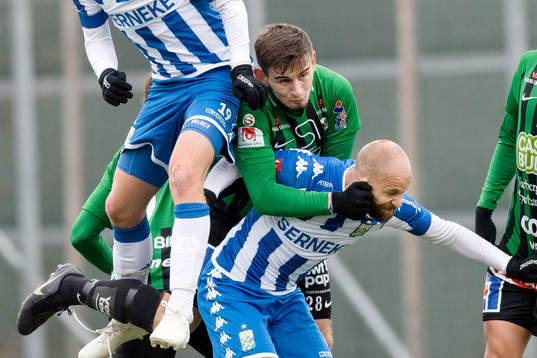 Varbergs Erion Sadiku och IFK Göteborgs Robin Söder