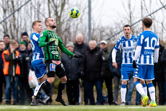 IFK Göteborgs Victor Wernersson och Varbergs Perparim Beqaj