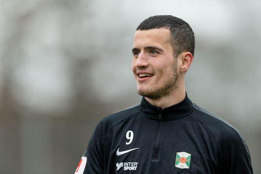 Varbergs Astrit Seljmani före träningsmatchen i fotboll