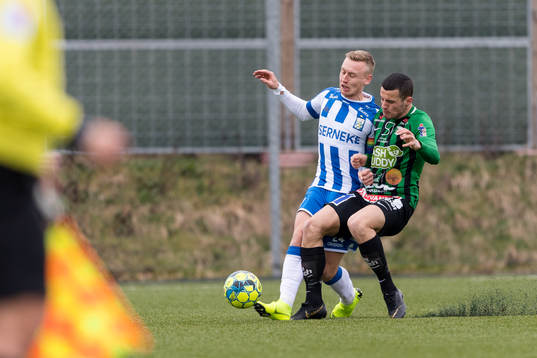 IFK Göteborgs Sebastian Ohlsson och Varbergs Astrit