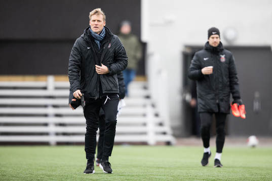 FC Stockholm Internatzionales tränare Johan Mjällby innan