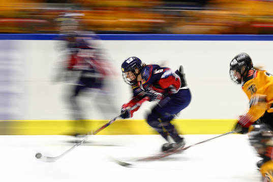 Linköpings Sidney Morin med pucken