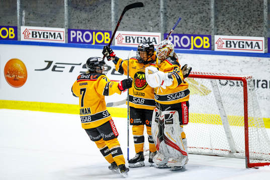 Luleås målvakt Sara Grahn jublar