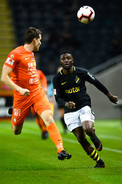 s Chinedu Ogbuke Obasiunder fotbollsmatchen i Svenska cupen