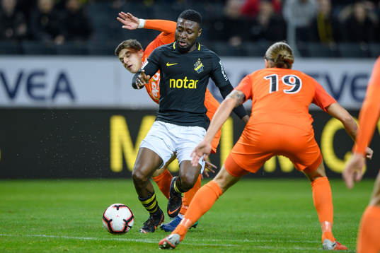 s Chinedu Ogbuke Obasiunder fotbollsmatchen i Svenska cupen