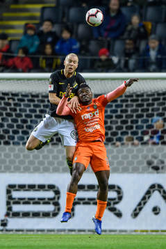 s Per Karlsson och AFC Eskilstunas Samuel Nnamani