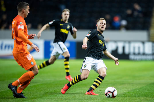 s Sebastian Larsson