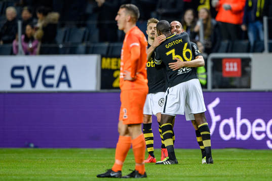 s Henok Goitom  jublar med Panajotis Dimitriadis