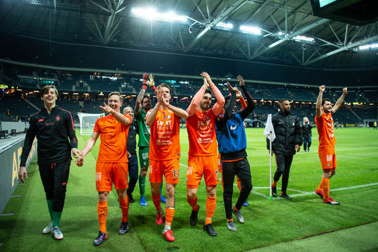 AFC Eskilstunas spelare jublar