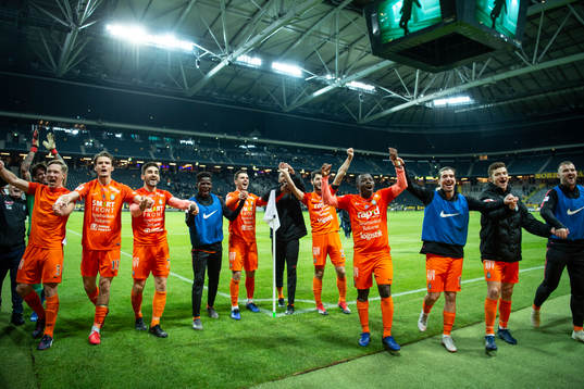 AFC Eskilstunas spelare jublar