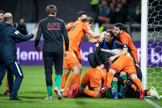 AFC Eskilstunas spelare jublar