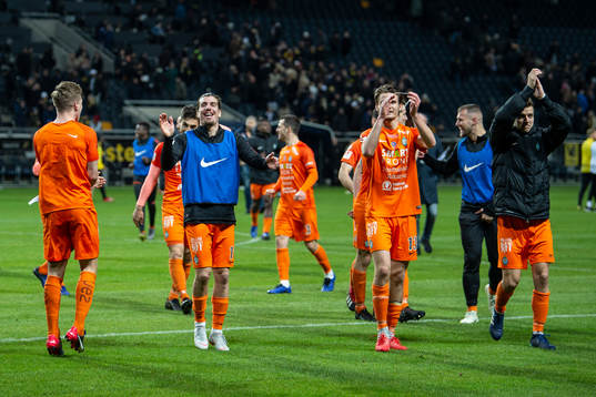 AFC Eskilstunas spelare jublar