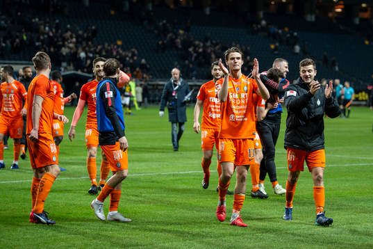 AFC Eskilstunas spelare jublar