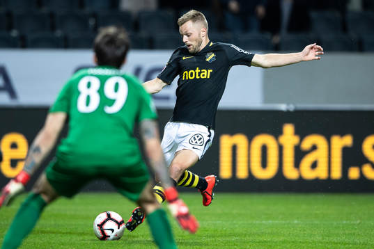 s Sebastian Larsson