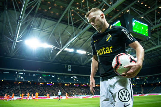 s Sebastian Larsson