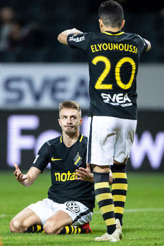 s Rasmus Lindkvist och AIK:s Tarik Elyounoussi