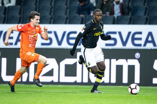s Henok Goitom och AFC Eskilstunas Jesper Björkman