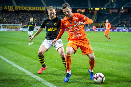 s Sebastian Larsson och AFC Eskilstunas Kadir Hodzic
