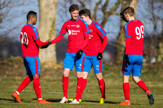 Helsingborgs Rasmus Jönsson jublar med lagkamrater