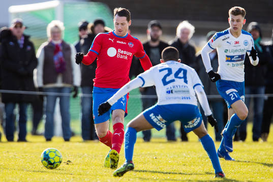 Helsingborgs Johan Persson driver med bollen