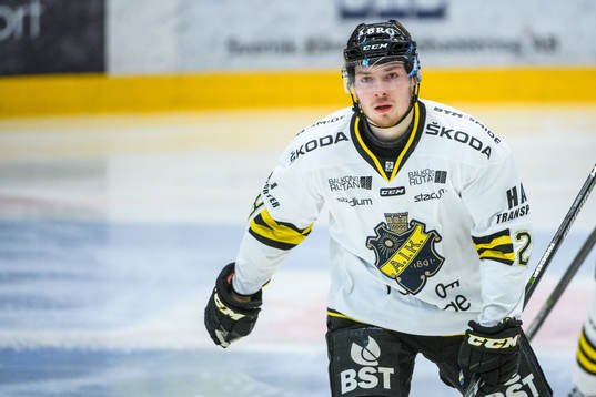 s Jesper Frödén jublar