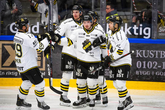 s Jesper Frödén jublar