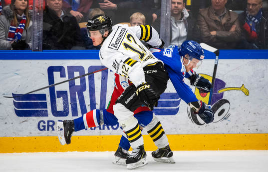 s Max Lindholm