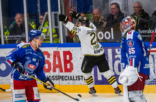 s Jesper Frödén jublar