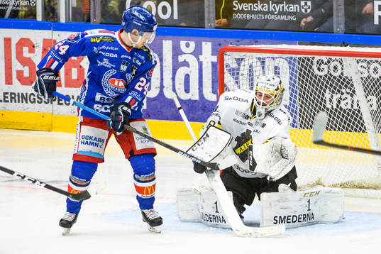 s målvakt Johannes Jönsson och Oskarshamns Joakim Hillding