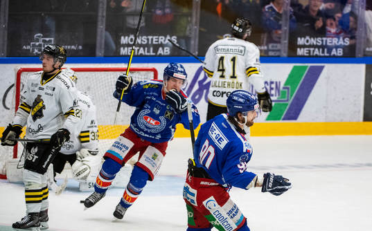 Oskarshamns Alex Hutchings jublar
