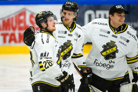 s Jesper Frödén jublar